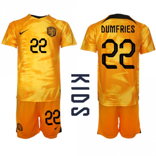 Otroški Nogometni dresi Nizozemska Denzel Dumfries #22 Domači SP 2022 Kratek Rokav (+ Kratke hlače)